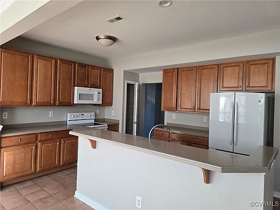3rd image of 1341 New Haven Ct
