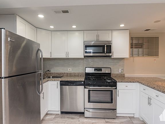2nd image of 1538 N Maplewood Ave #G