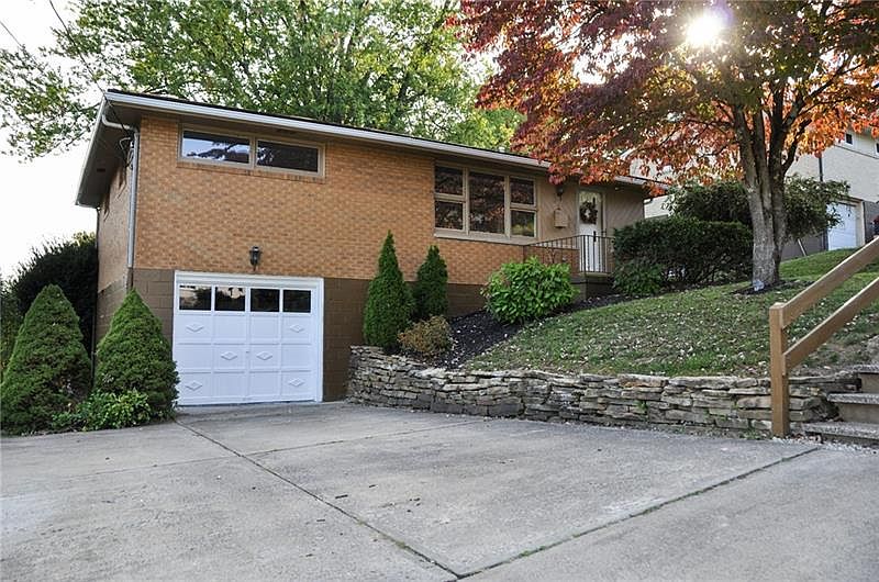 1st image of 6 Lynn Lee Dr