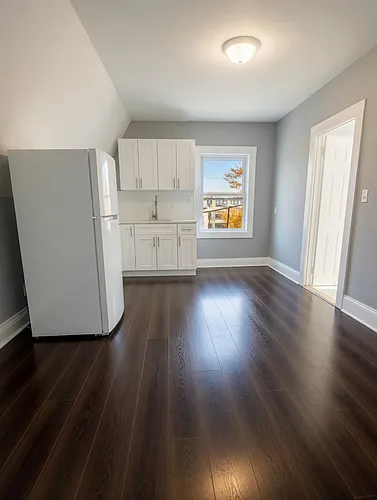 140 S 10th St #3 Photo 1