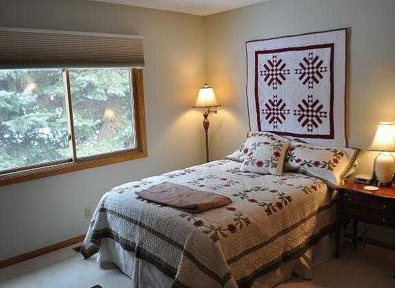 3rd image of 981 Heritage Ct E