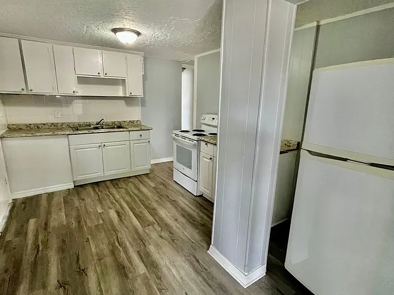 2554 Palm Dr NE — Photo 9