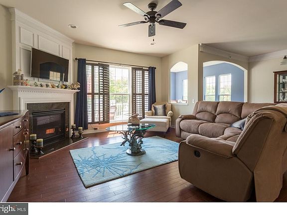 3rd image of 474 Hallman Ct