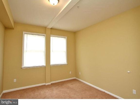 4th image of 2327 N Park Ave #C