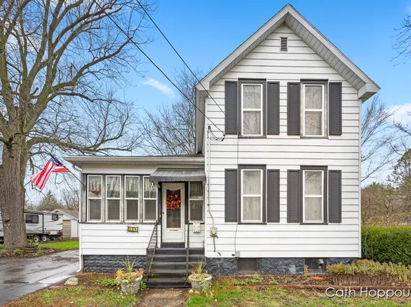 532 Harrison St, Ionia, MI 48846