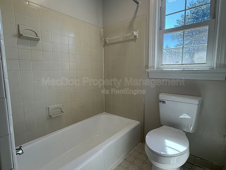 216 W Broaddus Ave — Photo 14