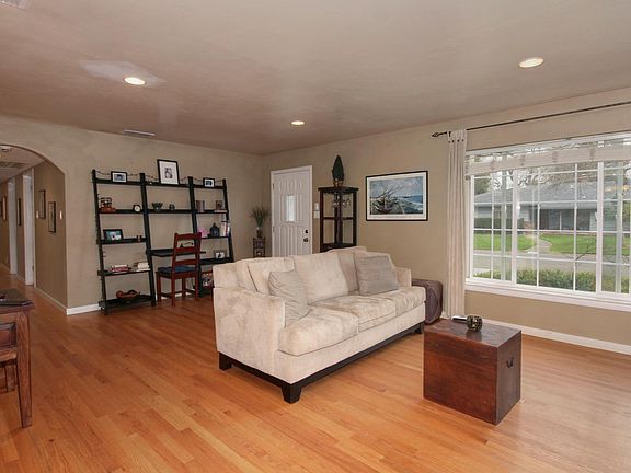 3rd image of 4442 Valmonte Dr