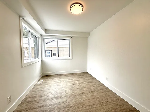 650 Victoria St #MAIN FLOOR — Photo 8