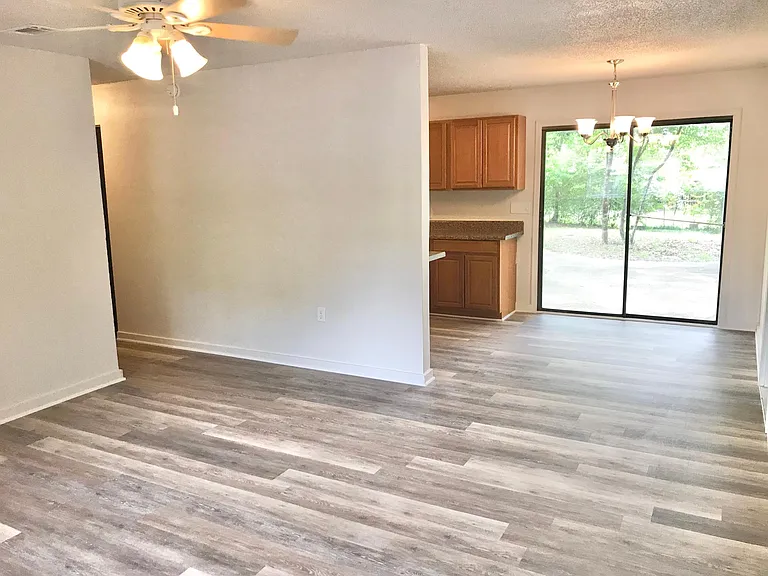 5218 Victoria Dr — Photo 4