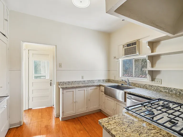 326 E Mistletoe Ave #2 — Photo 7