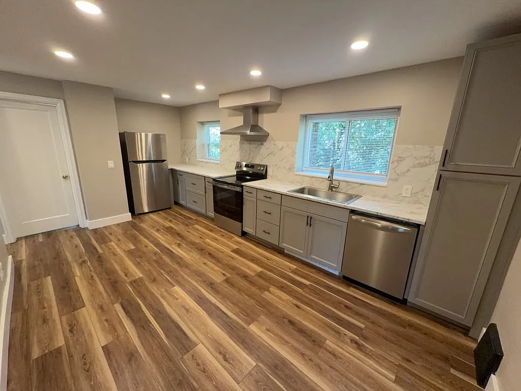 113 Glenwood Ave Unit 2 — Photo 4