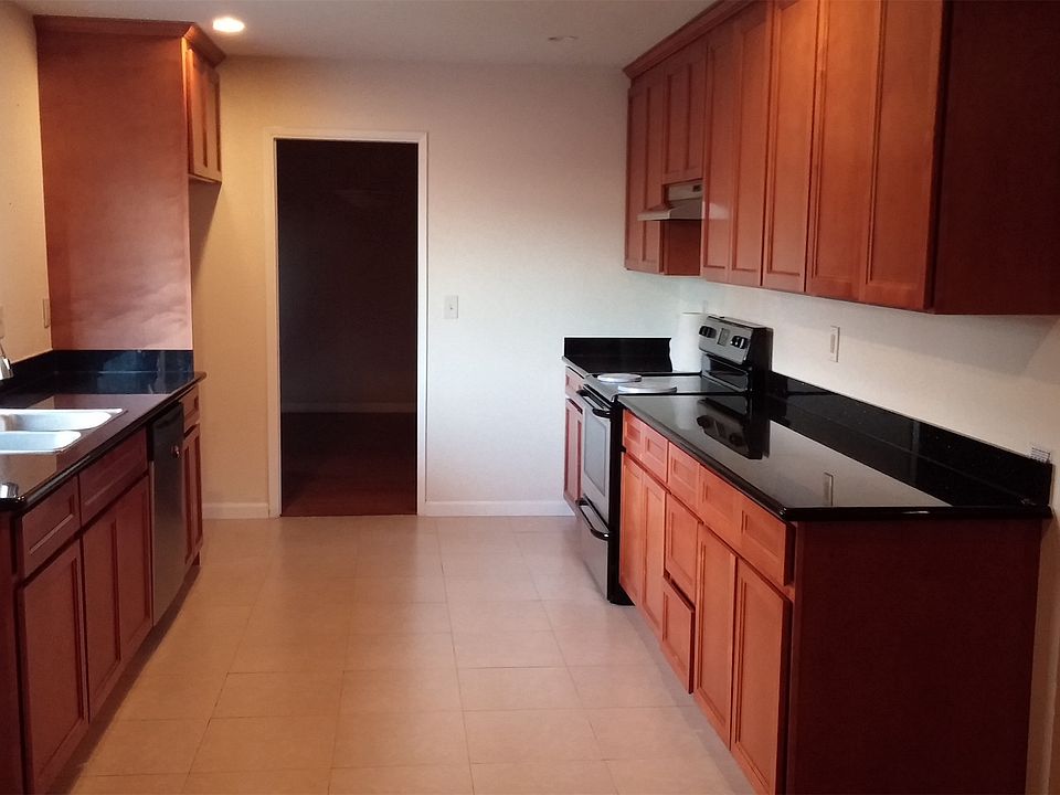 1st image of 3335 Norwood Ave