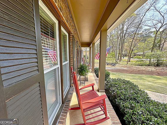 4th image of 201 Willowcrest Way