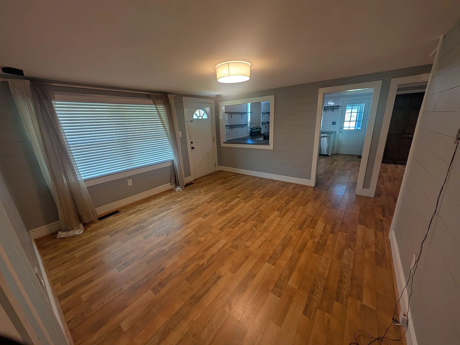 3 bed, 1600 sqft, $1,700 — Photo 4