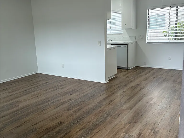 Chevy Chase Terrace — Photo 9
