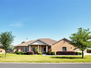111 Blanco Dr, Hutto, TX 78634