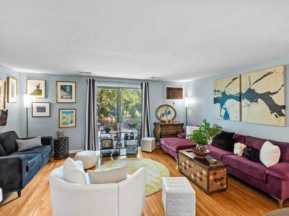 1261 Church St APT 31, New Bedford, MA 02745