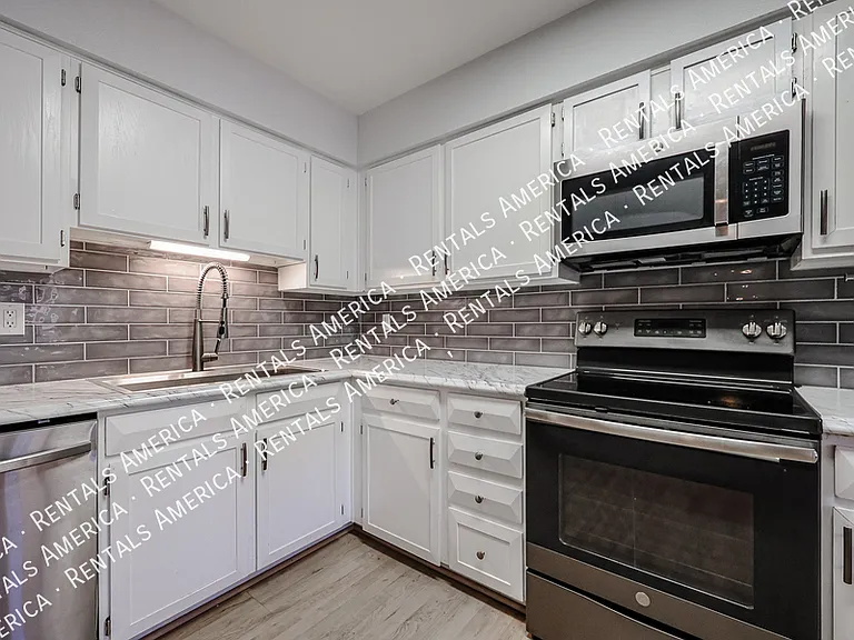 1052 S San Jose #2 — Photo 10