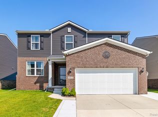 34513 Gresford Dr, Chesterfield, MI 48047