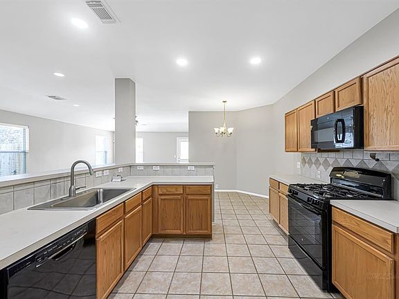 4th image of 4810 Windy Bluff Ct
