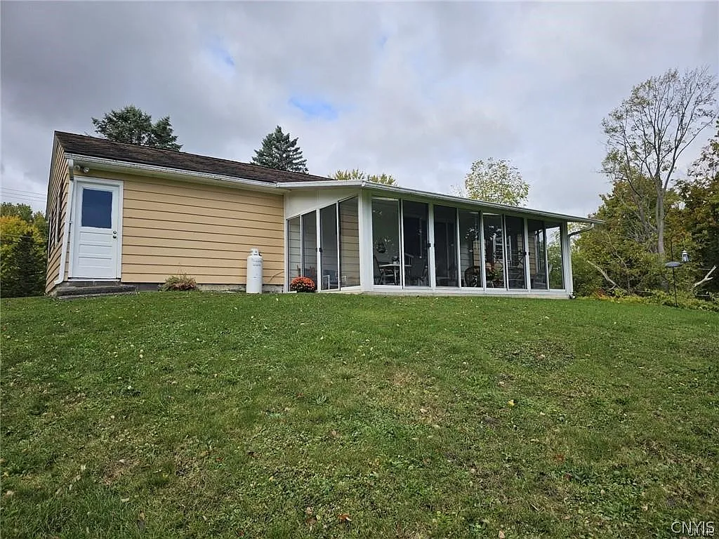 2 bed, 1.0 bath, 1040 sqft, $1,500 — Photo 2