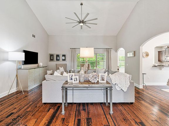 2nd image of 105 Bella Blvd