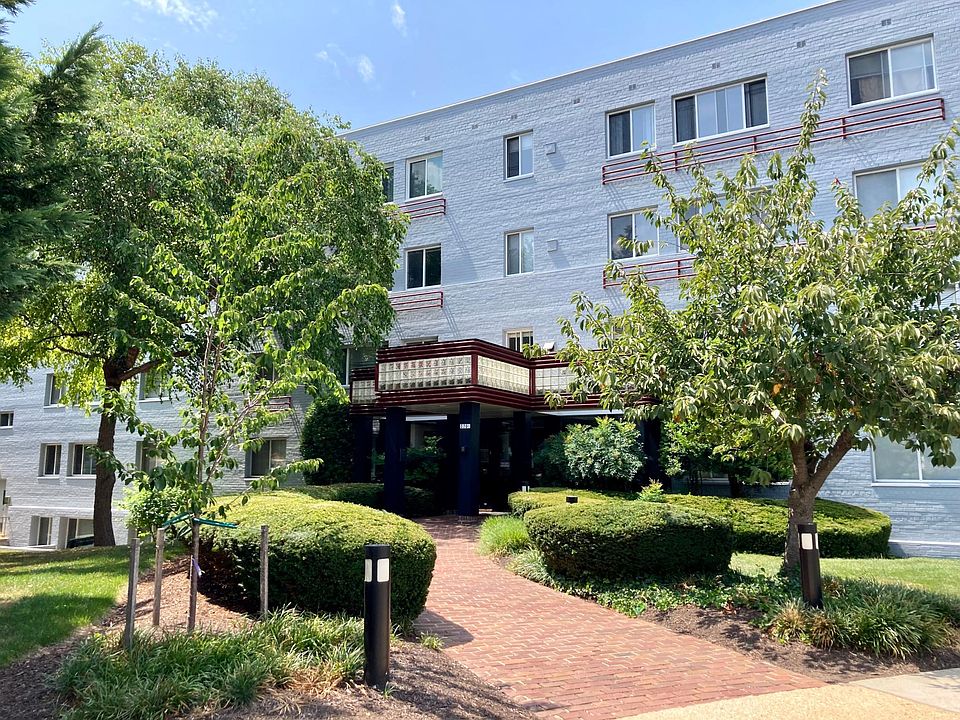 1st image of 3701 5th St S APT 401