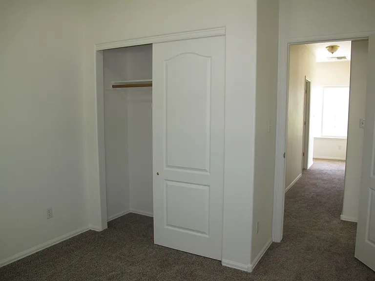 2479 Wellington Ct — Photo 8