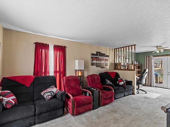 4th image of 986 Hillmont Dr