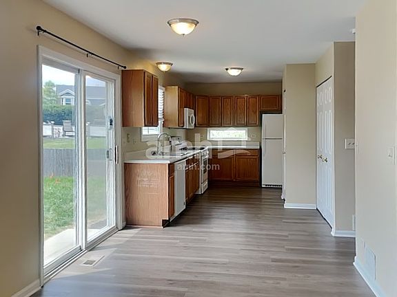 4th image of 185 E Silver Oaks Dr