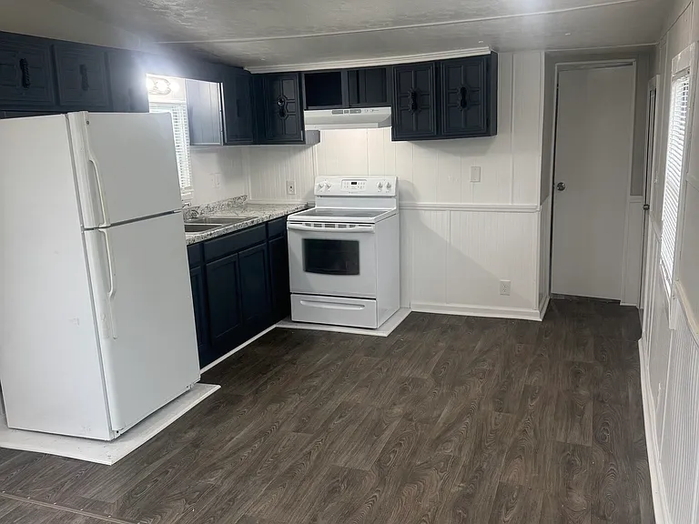 107 Chris Dr — Photo 1