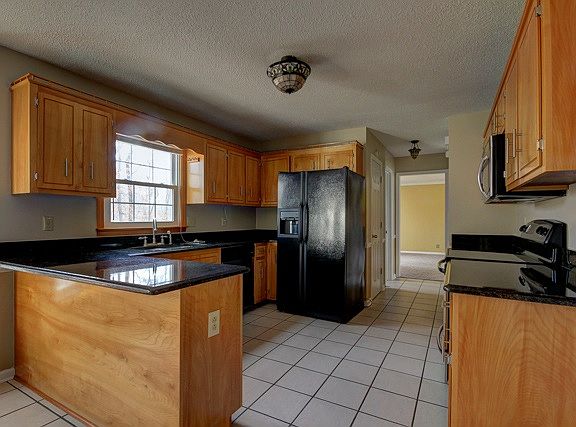 4th image of 103 Melanie Ln