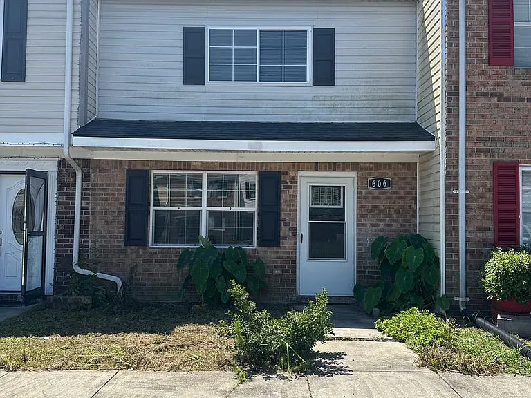 606 Myrtlewood Cir — Photo 1