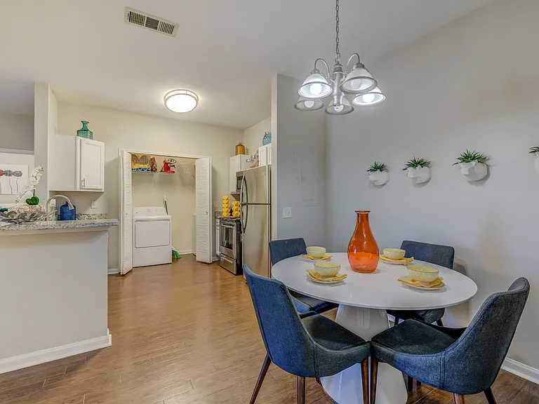 Water's Edge Apartment Homes — Photo 7