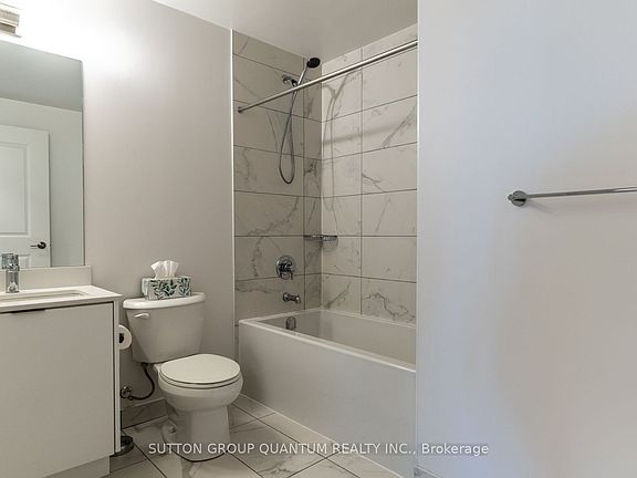4th image of 204 Burnhamthorpe Rd E #1105