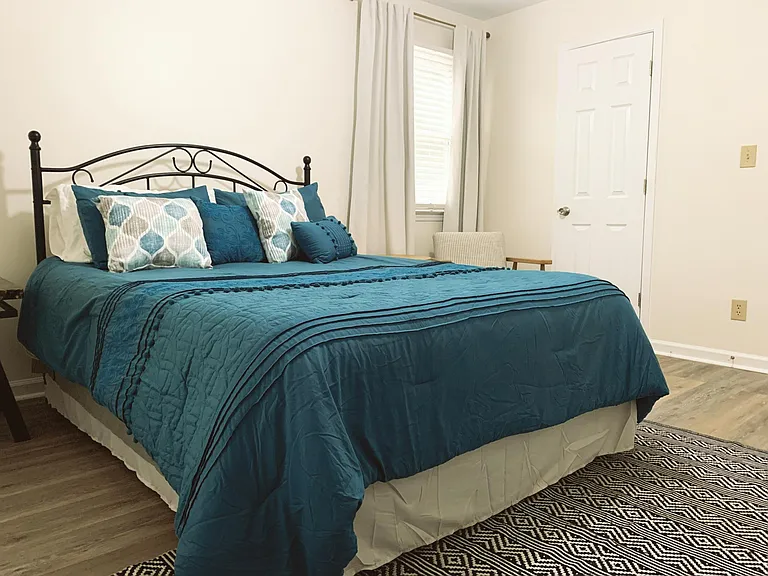 315 Alcona Ave — Photo 4