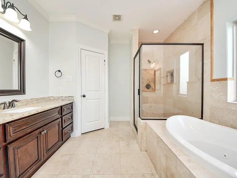 11045 Upland Forest Dr — Photo 22