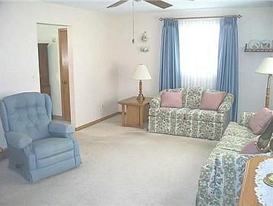 3rd image of 4843 Amesbury Way