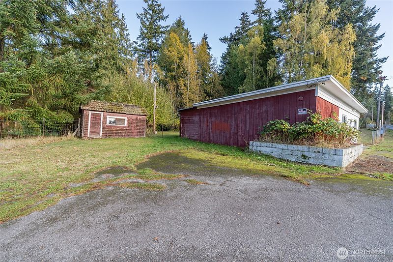 4th image of 781 Irondale Road