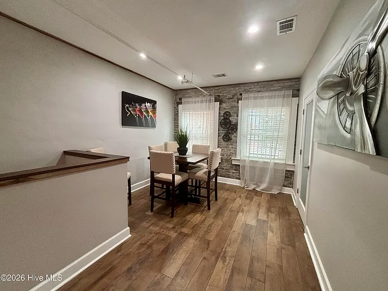 1118 Broad St #B — Photo 8