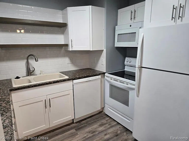 3105 Linwood Ave — Photo 11