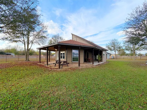 369 County Road 3556, Cleveland, TX 77327