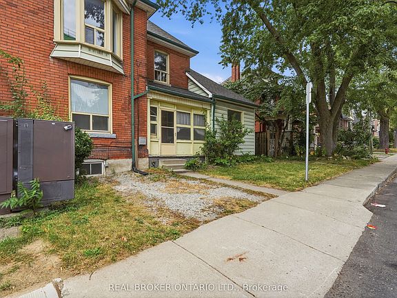 2nd image of 418 Main St W