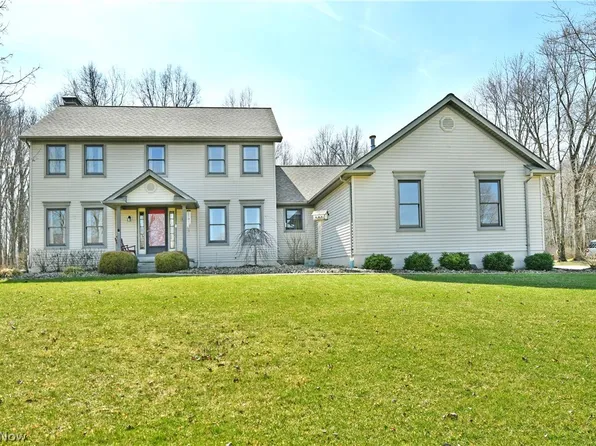 8105 Caymen Ct, Canfield, OH 44406