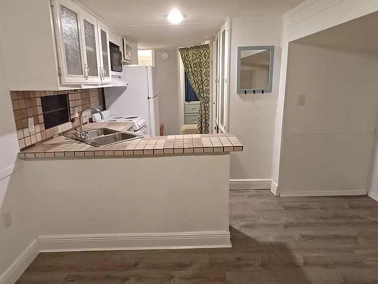 3076 SW Swain Ave #6 — Photo 6