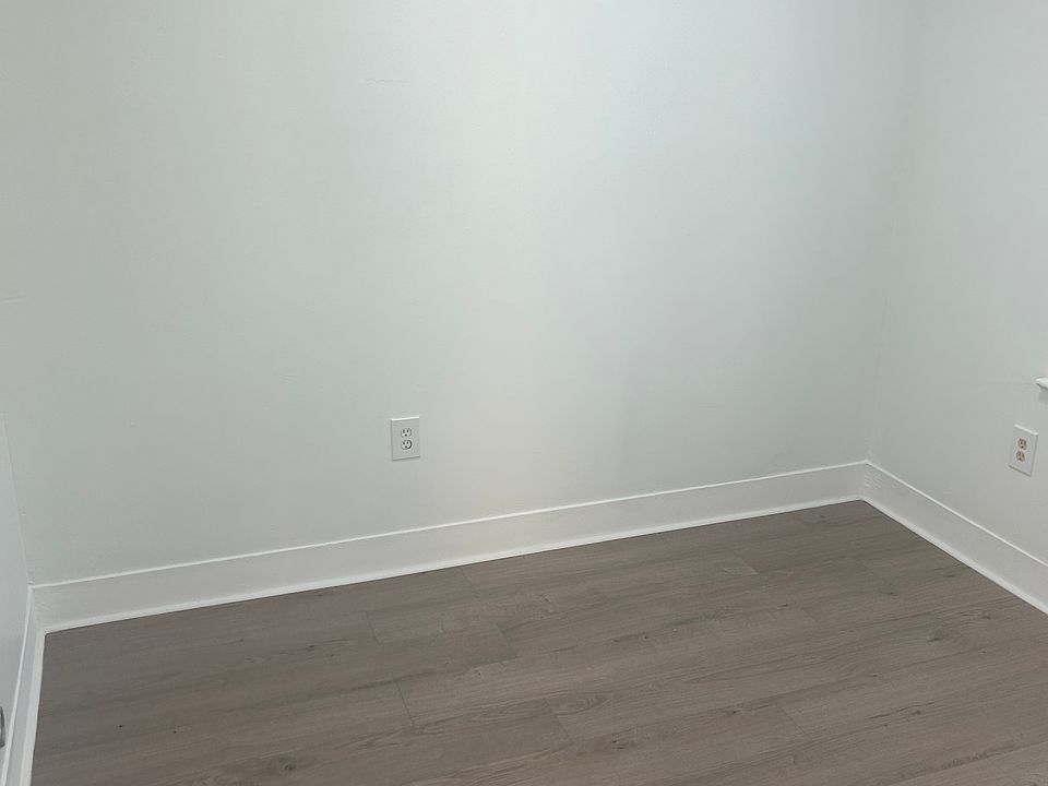 1st image of 229 Alexander St