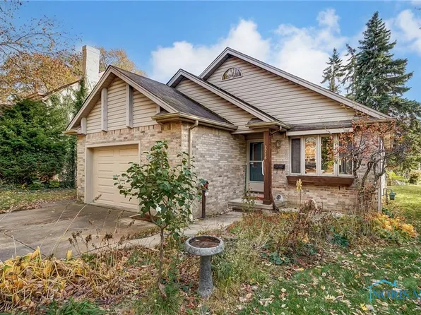 2716 Eastmoreland Dr, Oregon, OH 43616