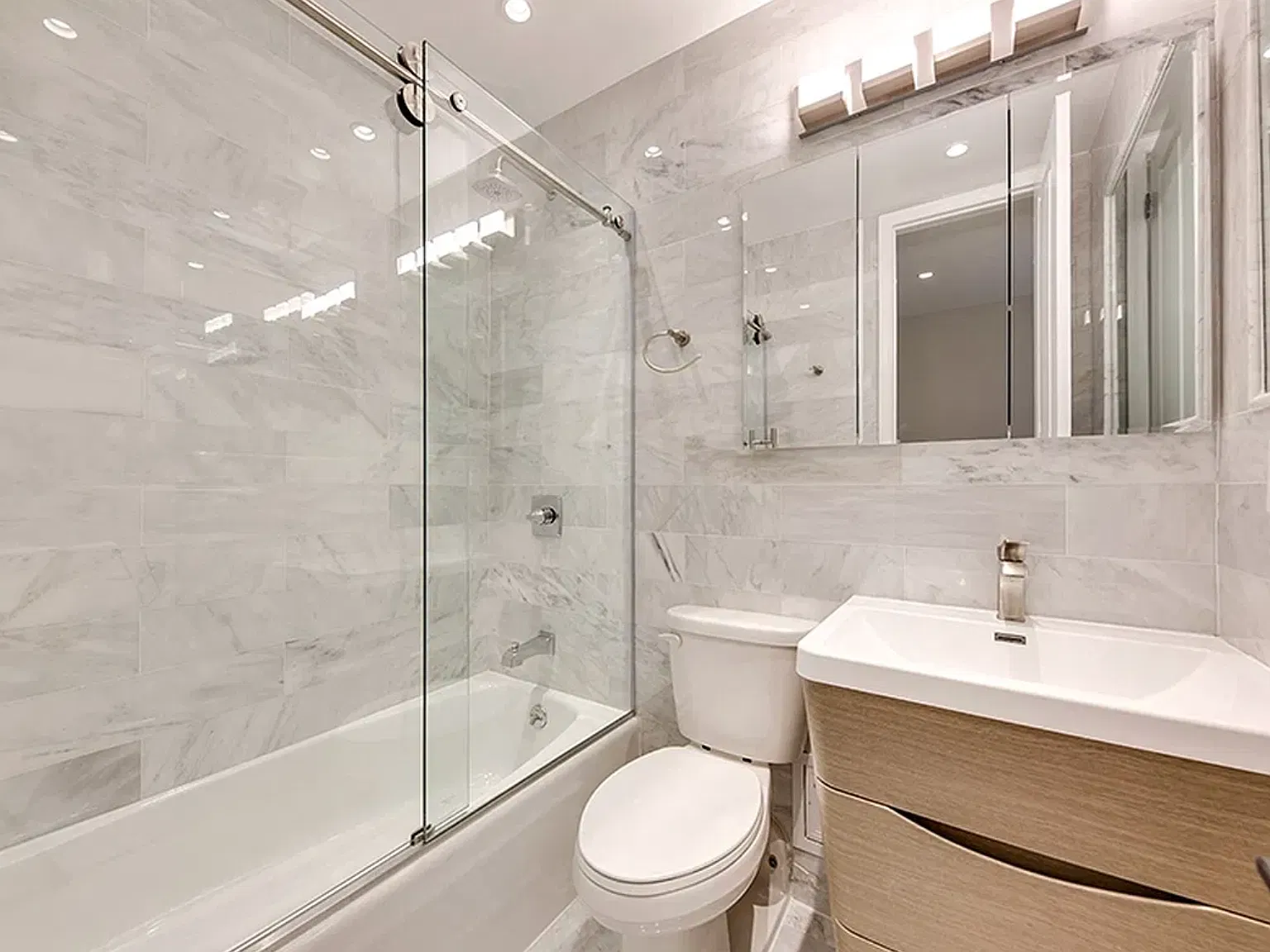312 East 30th Street — Photo 4