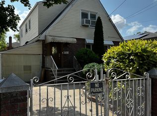 4040 204th St, Flushing, NY 11361