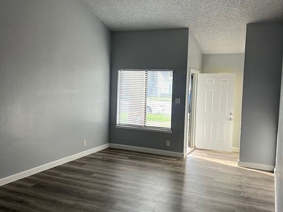 4th image of 10429 El Mercado Dr